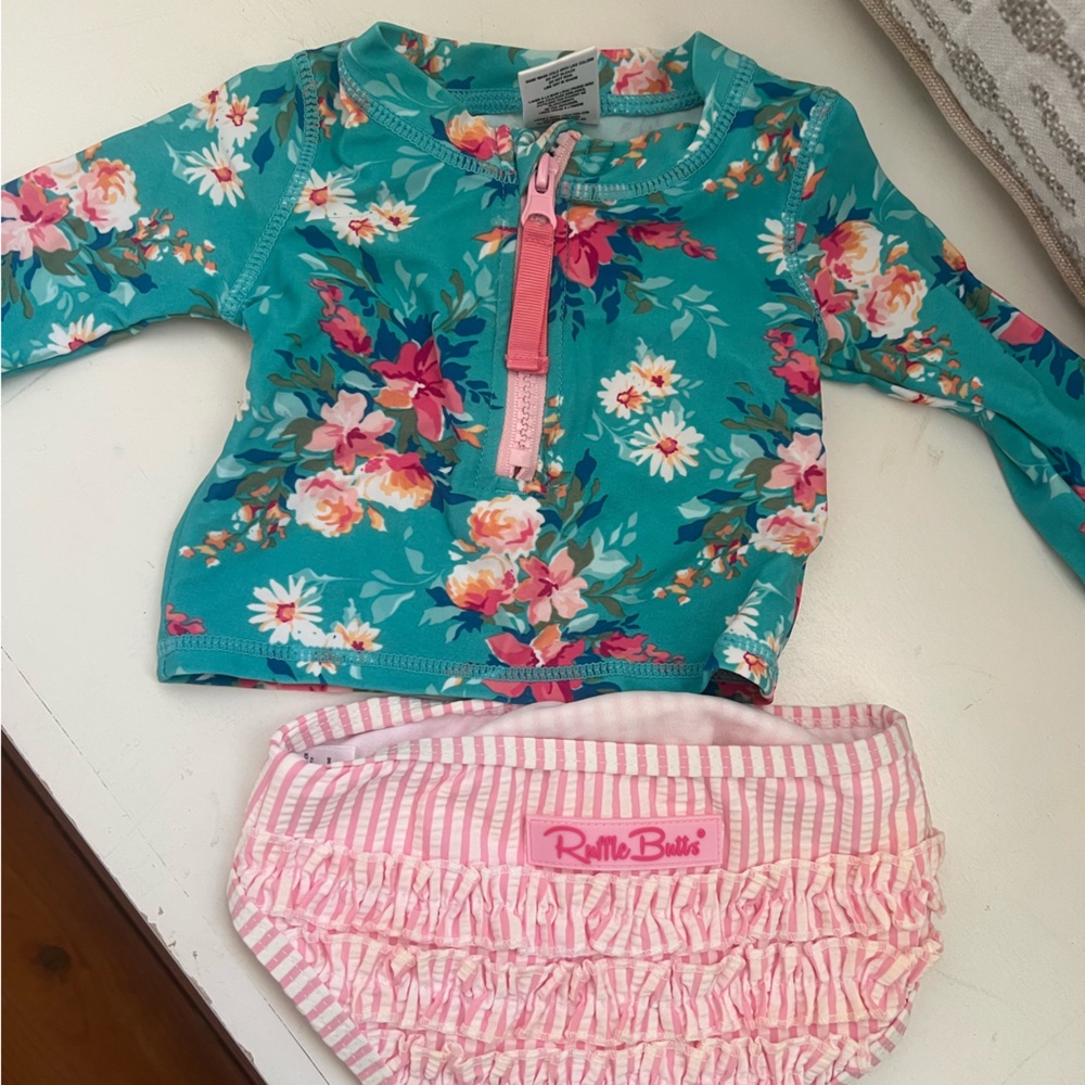 Ruffle Butts Baby Swimsuit/Rashguard (like new) 3-6 months